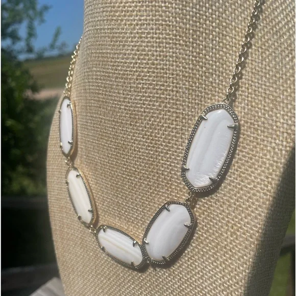 ✨ Kendra Scott Valencia Statement Necklace – White Mother of Pearl | Retired ✨ - Picture 5 of 9